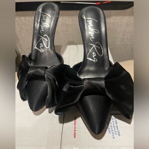 Sexy Black London Rag Slip On High Heel, Close Toe w/Bow Open Back New, Sz 8